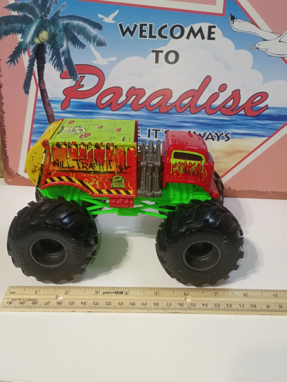 Hot Wheels Monster Truck 1.24 (Scale Will Trash It All ) Loose Truck